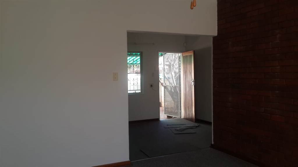 1 Bed Townhouse in Aliwal North photo number 5