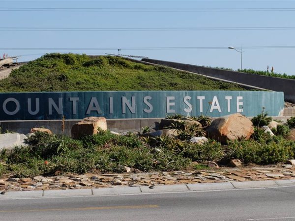 8000 m² Land available in Fountains Estate