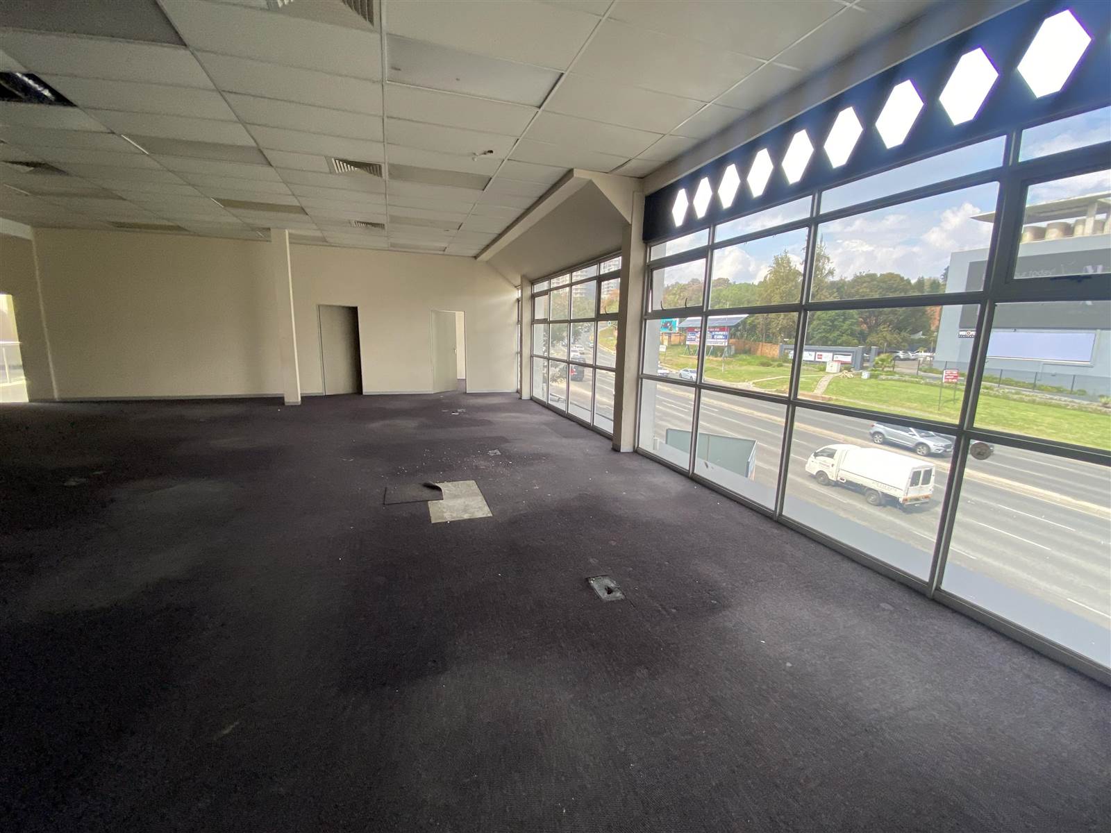 1413  m² Commercial space in Parkmore photo number 14