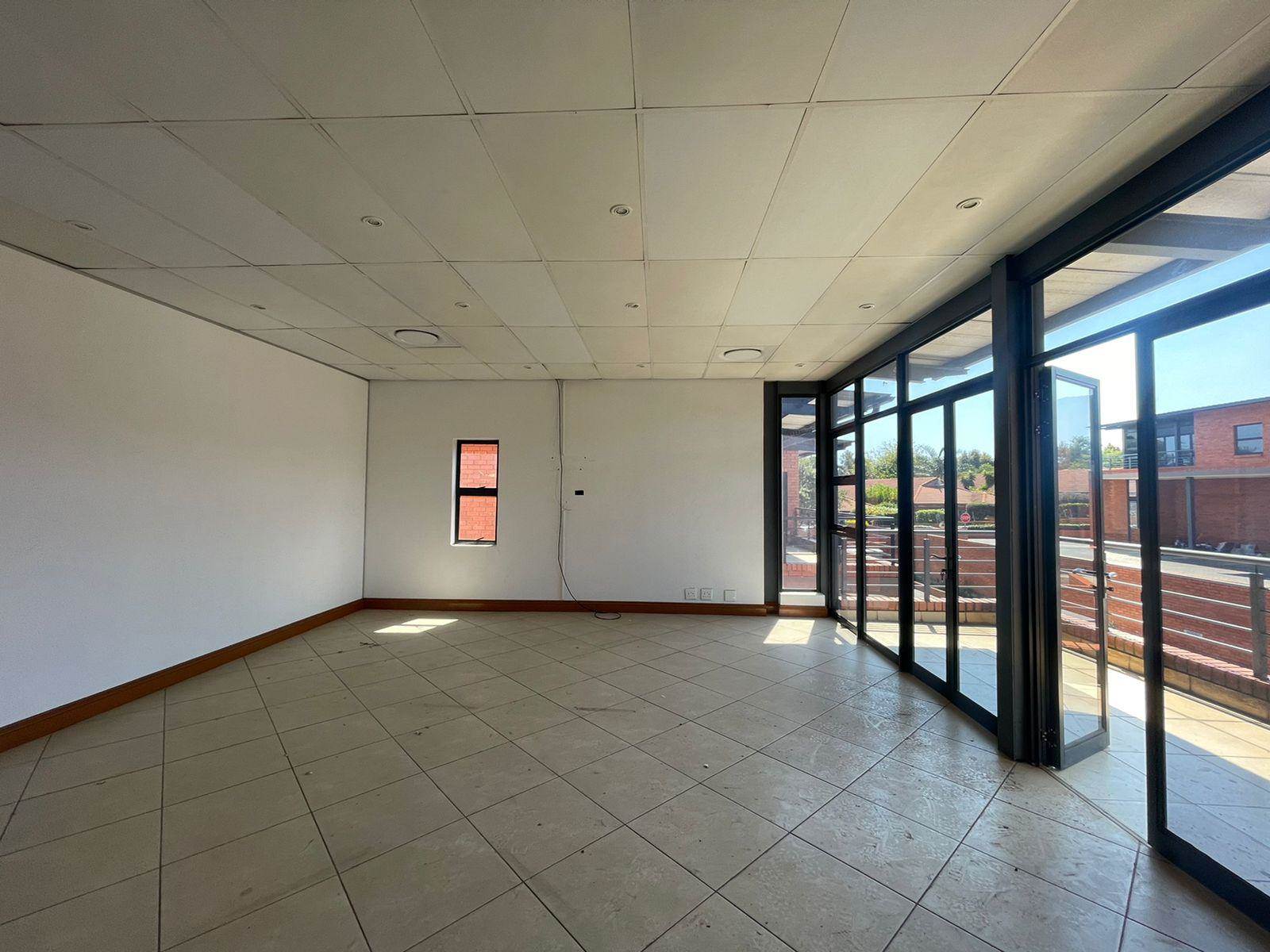 148  m² Commercial space in Die Hoewes photo number 3