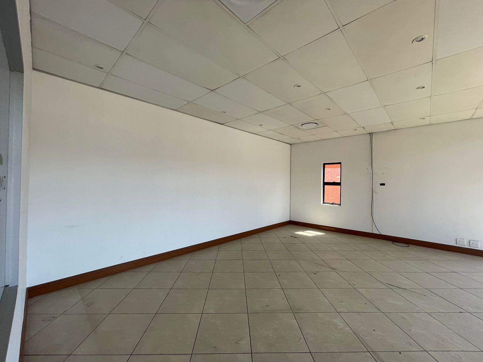 148  m² Commercial space in Die Hoewes photo number 9