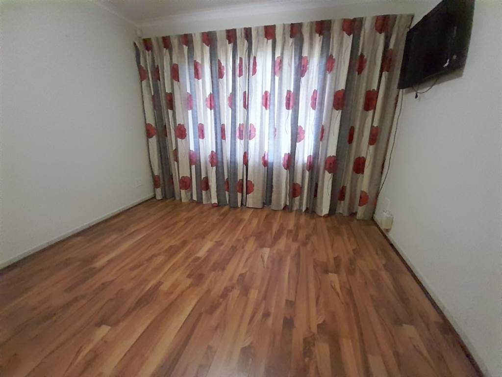 2 Bed Flat in Anerley photo number 8