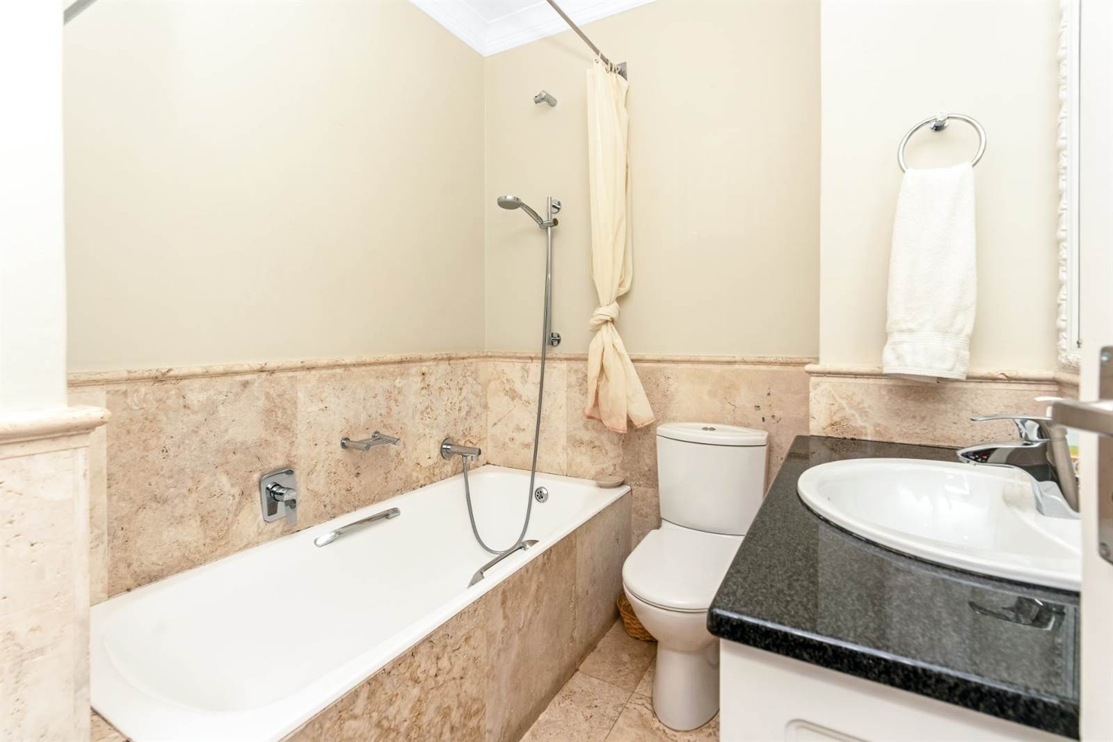 3 Bed Apartment in Knysna Quays photo number 15