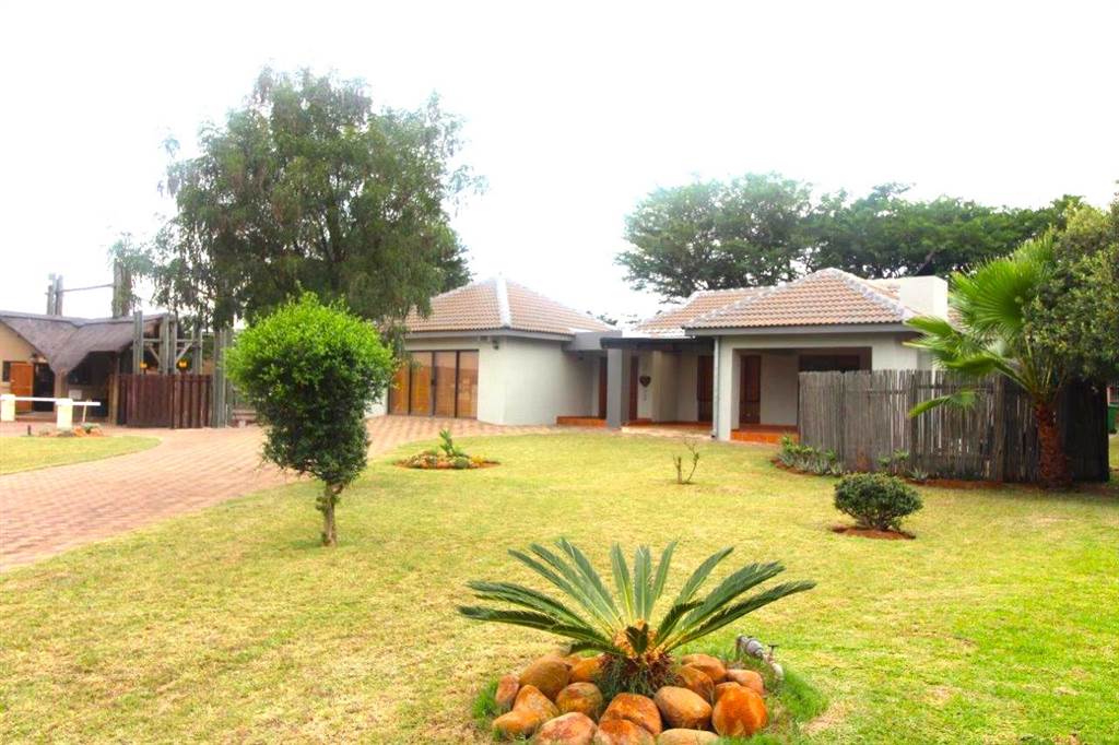 4 Bed House in Koro Creek Golf Estate photo number 6