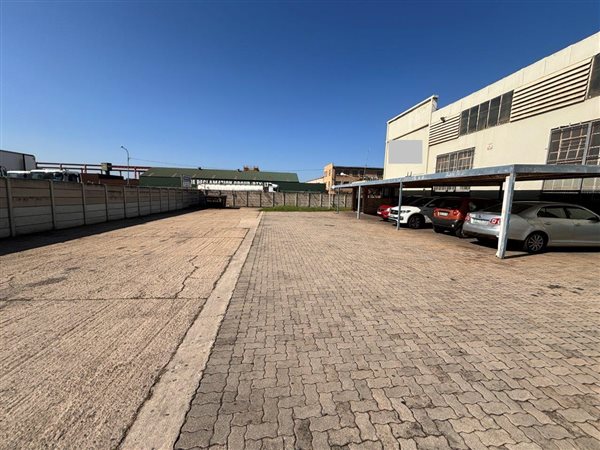 480  m² Industrial space in Deal Party