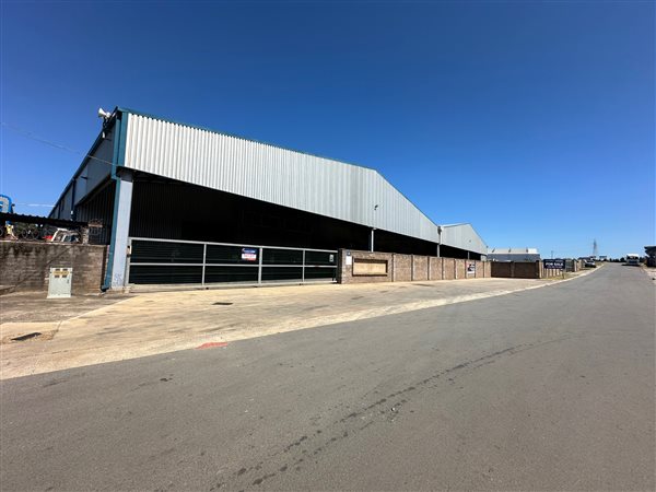 4 000  m² Commercial space
