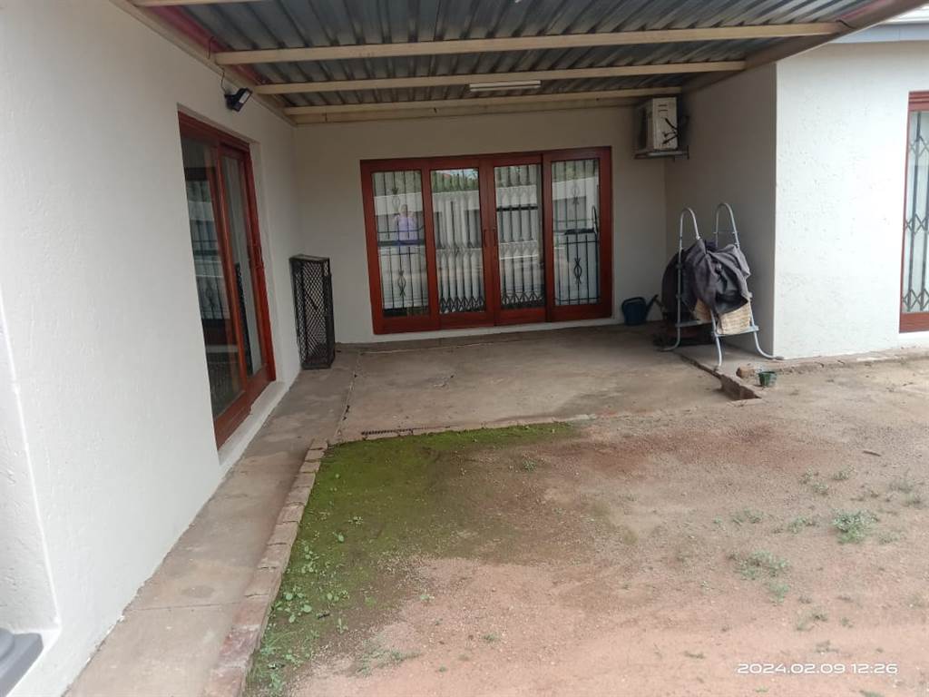 4 Bed House in Serala View photo number 24