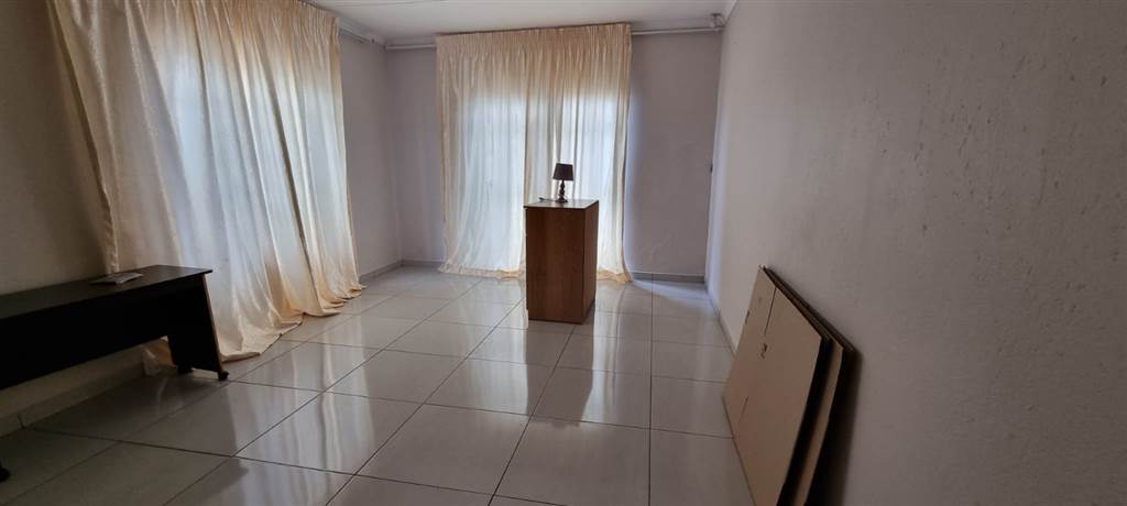 4 Bed House in Serala View photo number 12