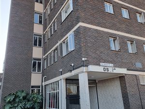 3 Bed Apartment in Eloffsdal
