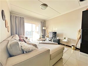 2 Bed Apartment in Rooihuiskraal North