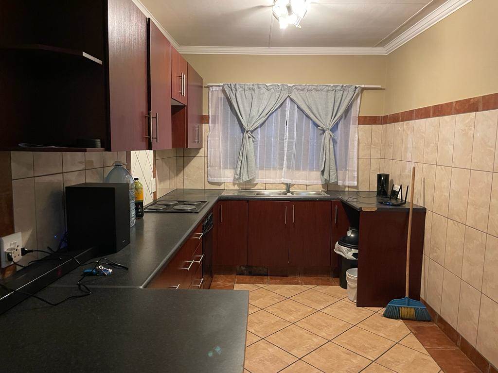 2 Bed House in Middelburg Central photo number 3