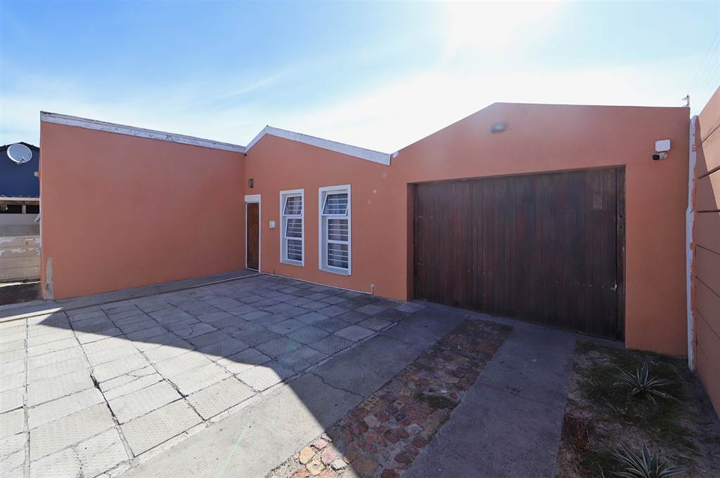 5 Bed House in Strandfontein photo number 20