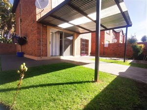 3 Bed Duplex in Heuwelsig Estate
