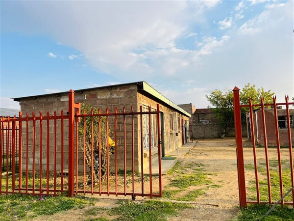 475 m² Land