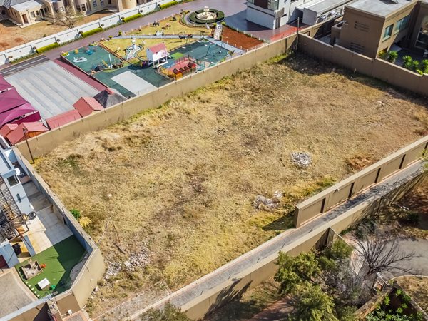 1750 m² Land available in Ruimsig