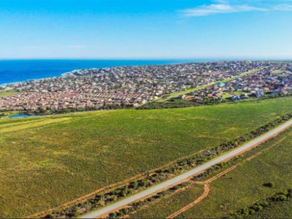 23 ha Land available in Jeffreys Bay