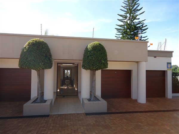 6 Bedroom House