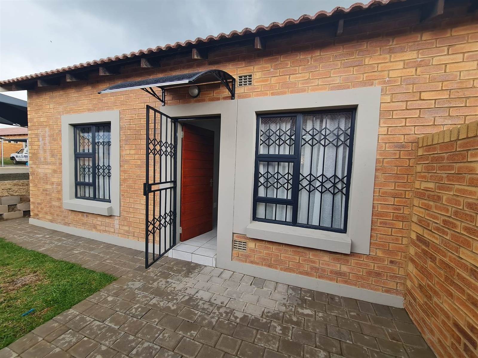 2 Bed Townhouse in Trichardt photo number 22