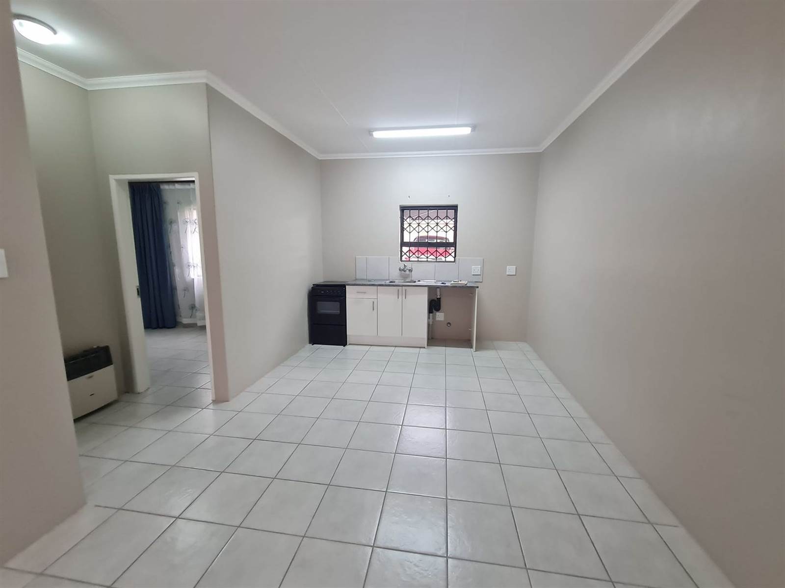 2 Bed Townhouse in Trichardt photo number 2