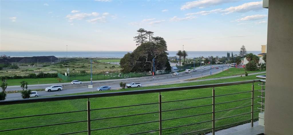 2 Bed Apartment in Humewood photo number 21