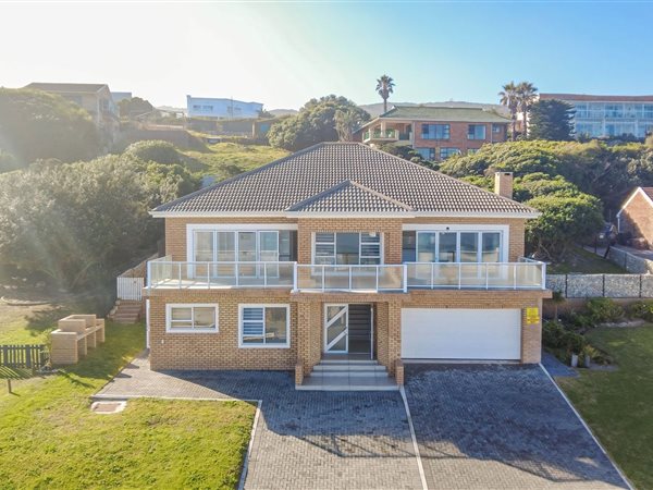 4 Bedroom House 4 Bedroom House