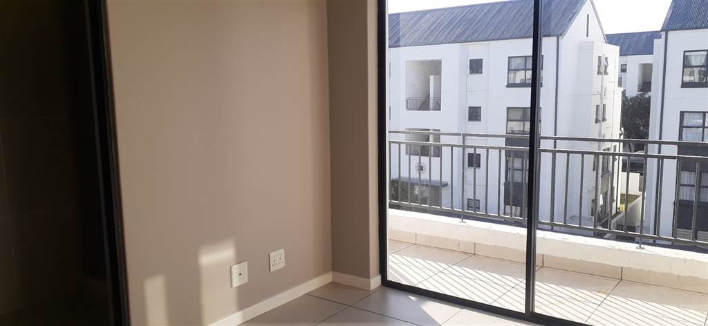 2 Bed Townhouse in Greenstone Hill photo number 11