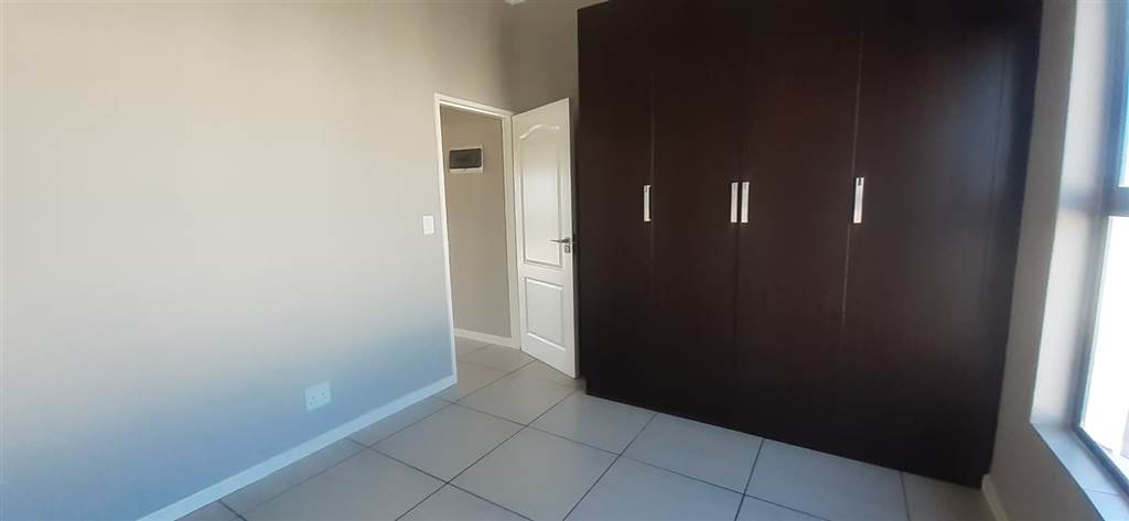 2 Bed Townhouse in Greenstone Hill photo number 6