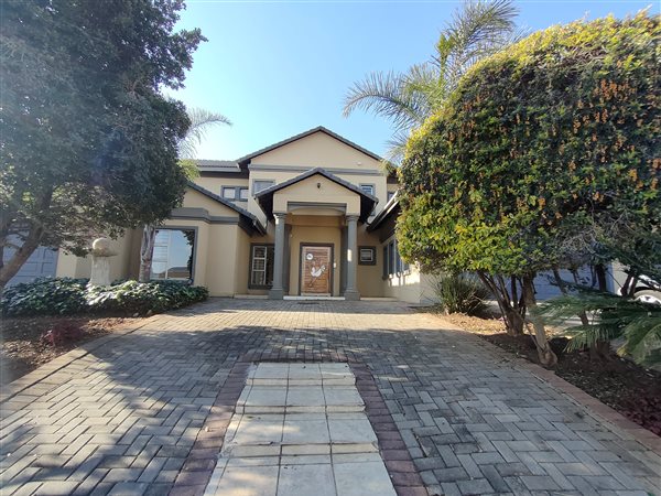 6 Bedroom House