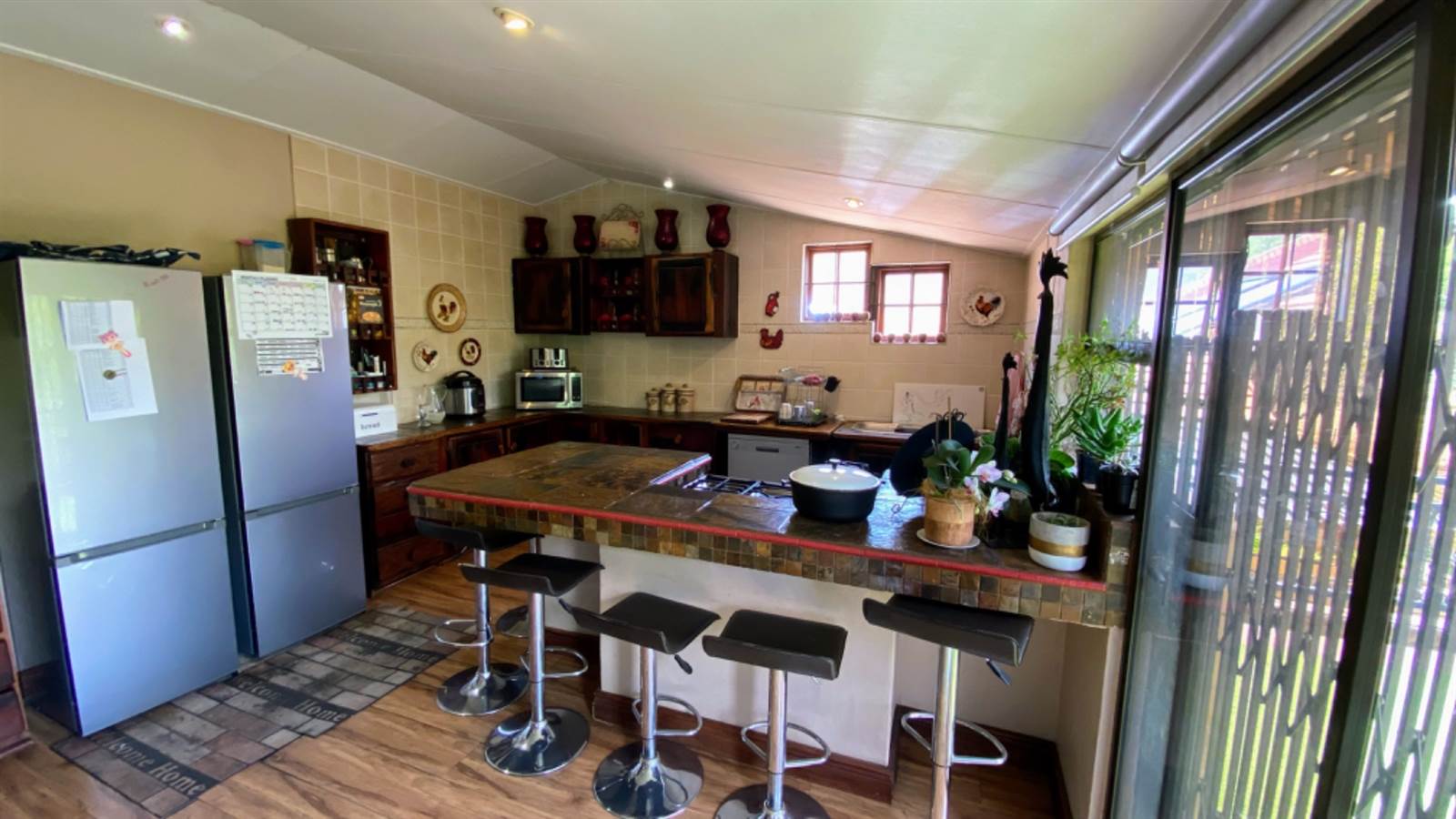 4 Bed House in Buffelspoort photo number 11
