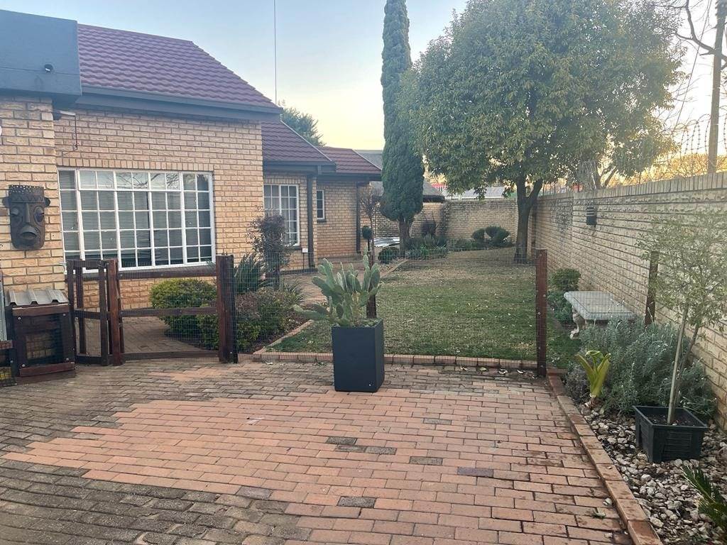 3 Bed Townhouse in Wilkoppies photo number 18