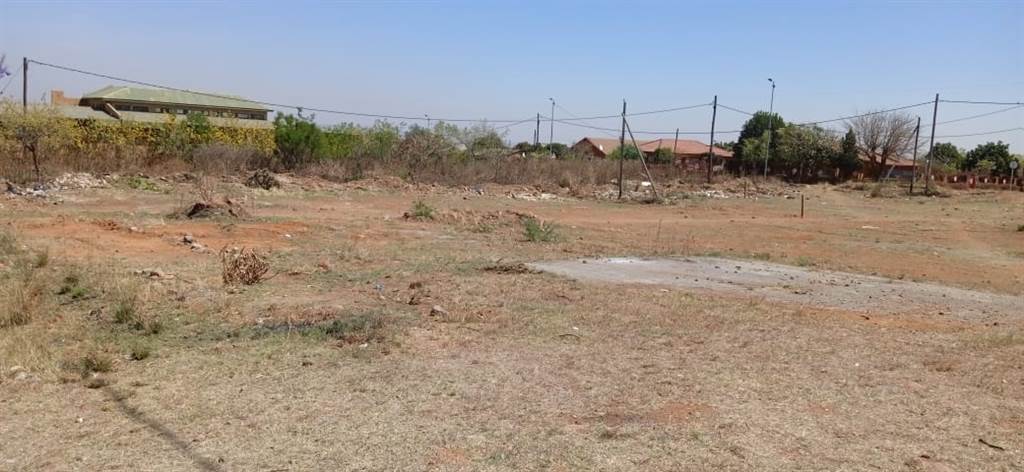 1400 m² Land available in Soshanguve photo number 2