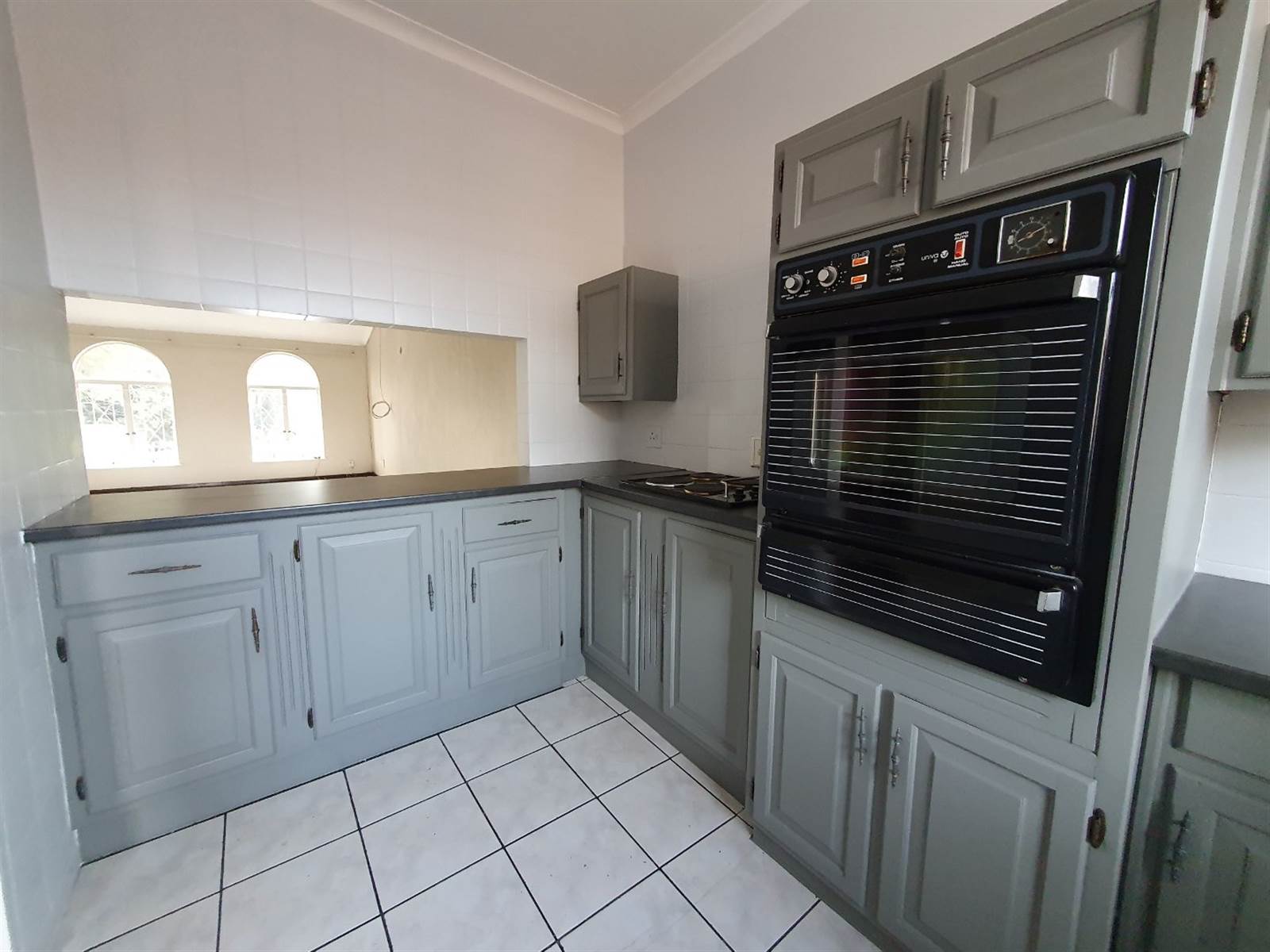 2 Bed Apartment in New Redruth photo number 6