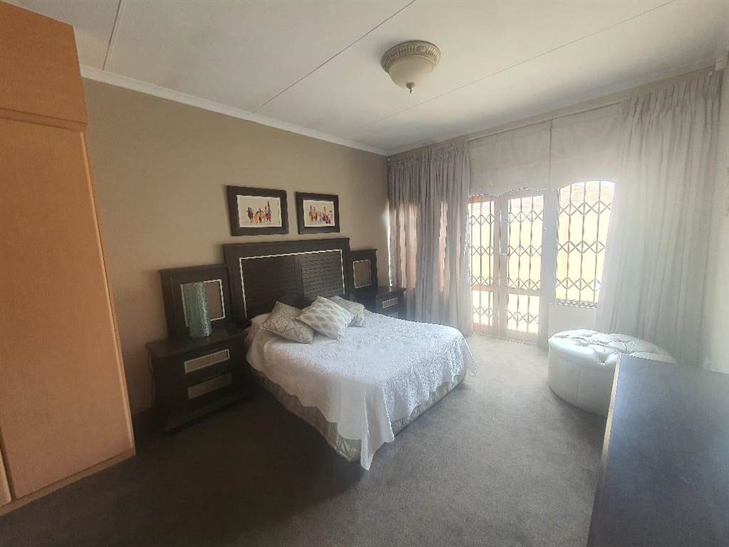 4 Bed Townhouse in Secunda photo number 26