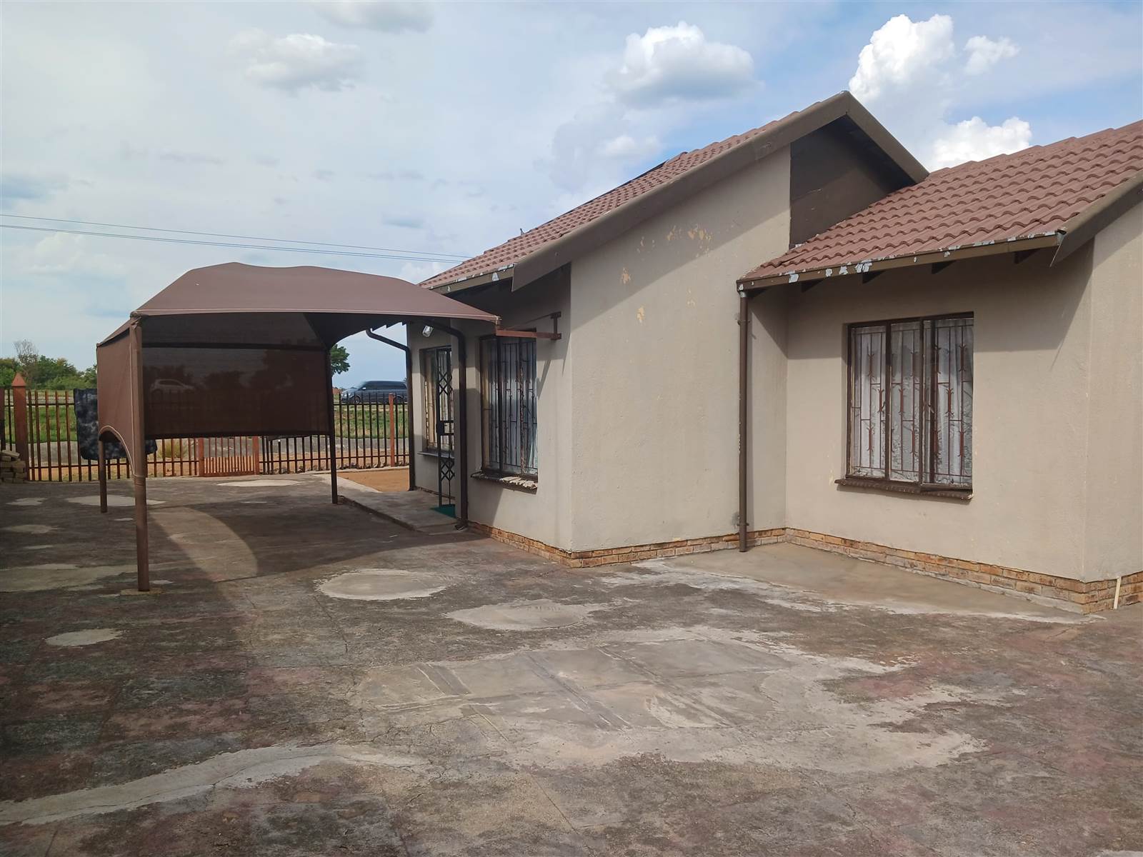 2 Bed House in Tlhabane photo number 1