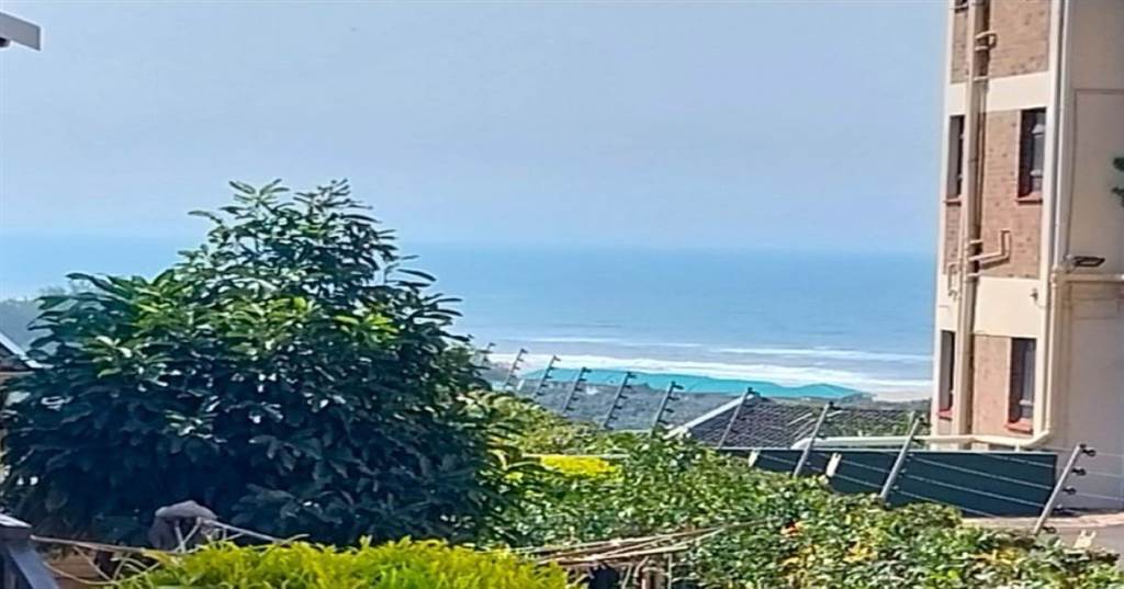 3 Bed Townhouse in Illovo Beach photo number 19