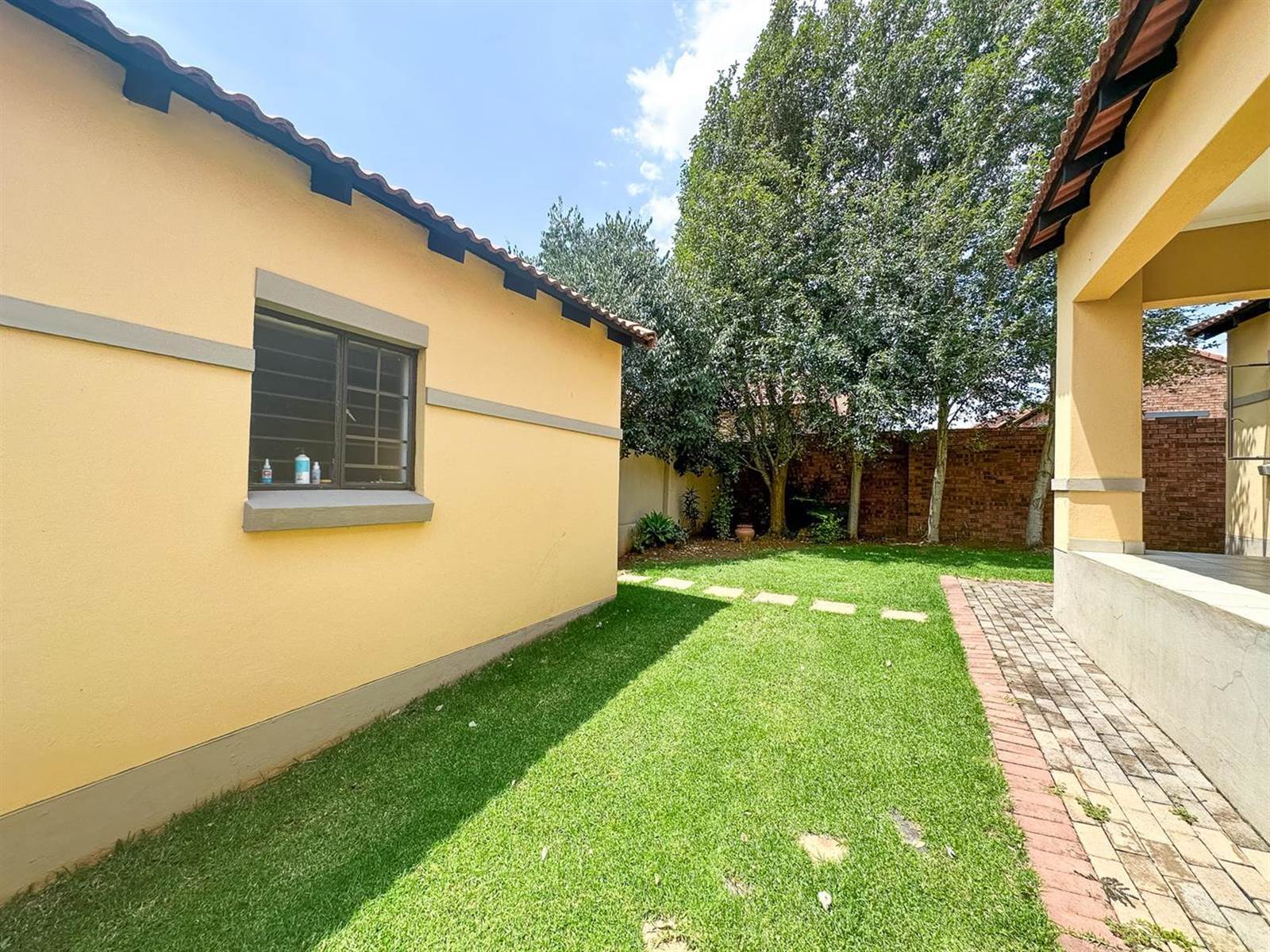 3 Bed Townhouse in Mooikloof Ridge photo number 30
