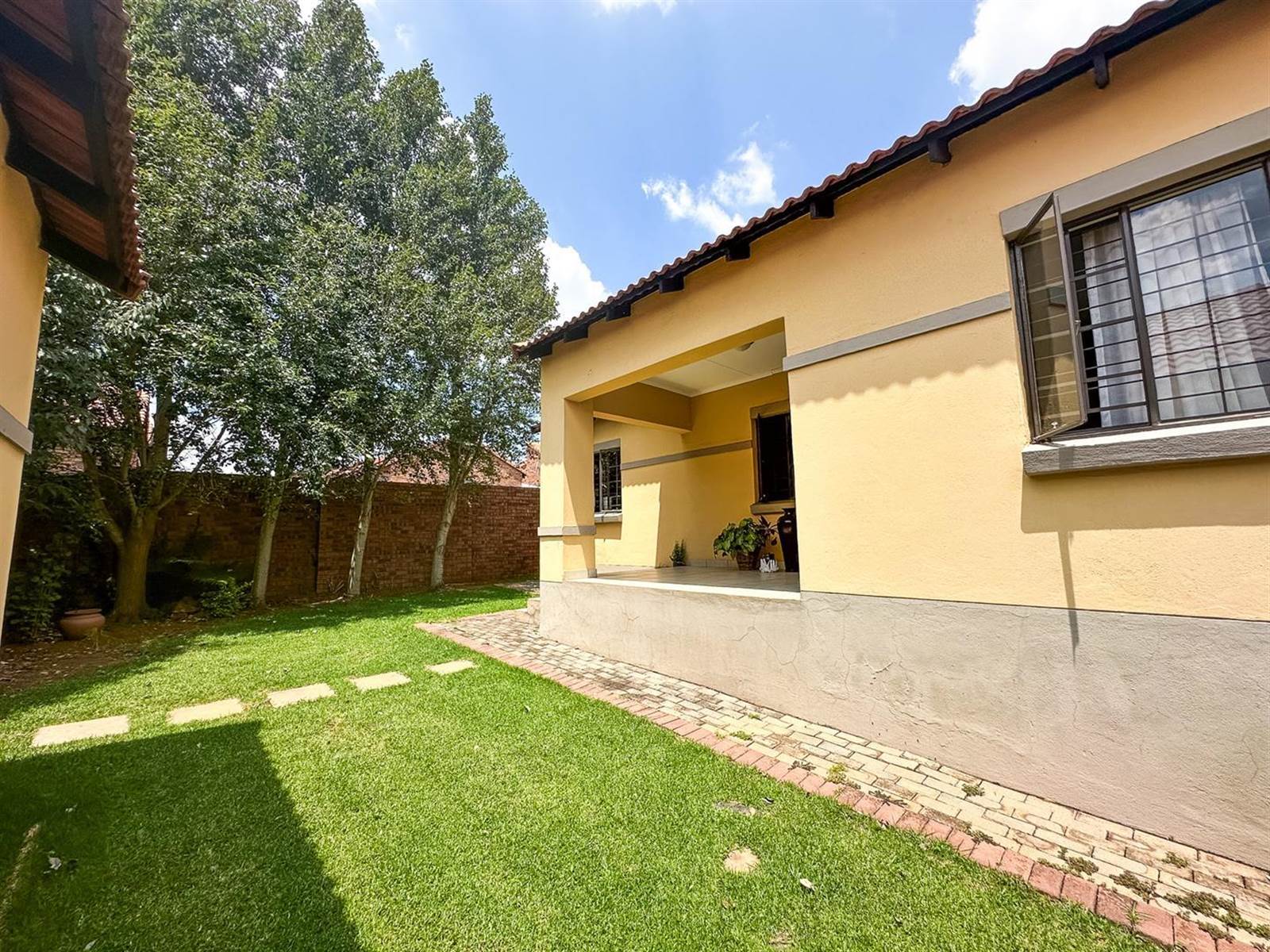 3 Bed Townhouse in Mooikloof Ridge photo number 29