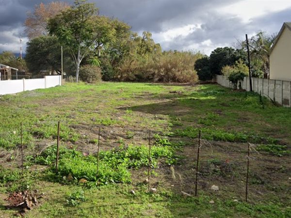 1 445 m² Land