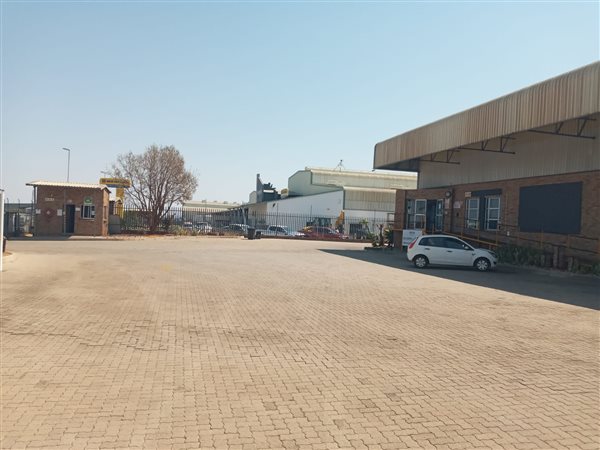 3 260  m² Commercial space