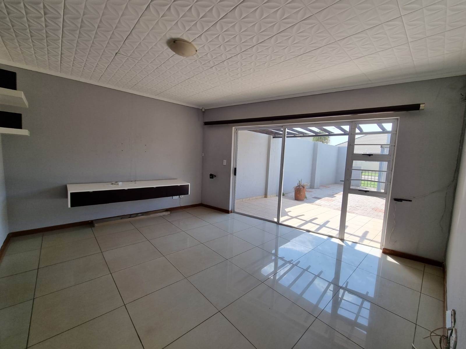 3 Bed Townhouse in Highveld Park photo number 9