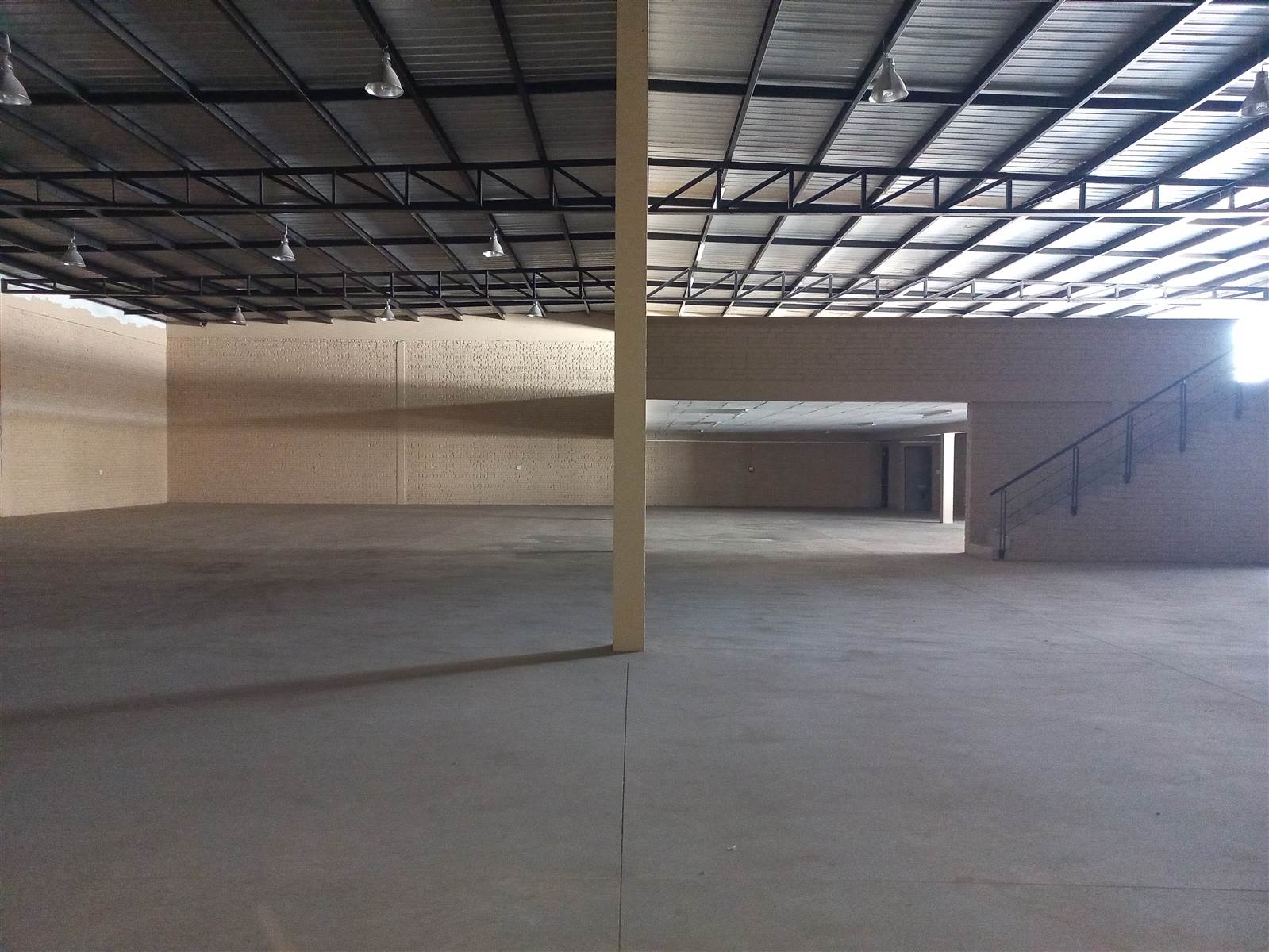 1309  m² Industrial space in Pomona photo number 2