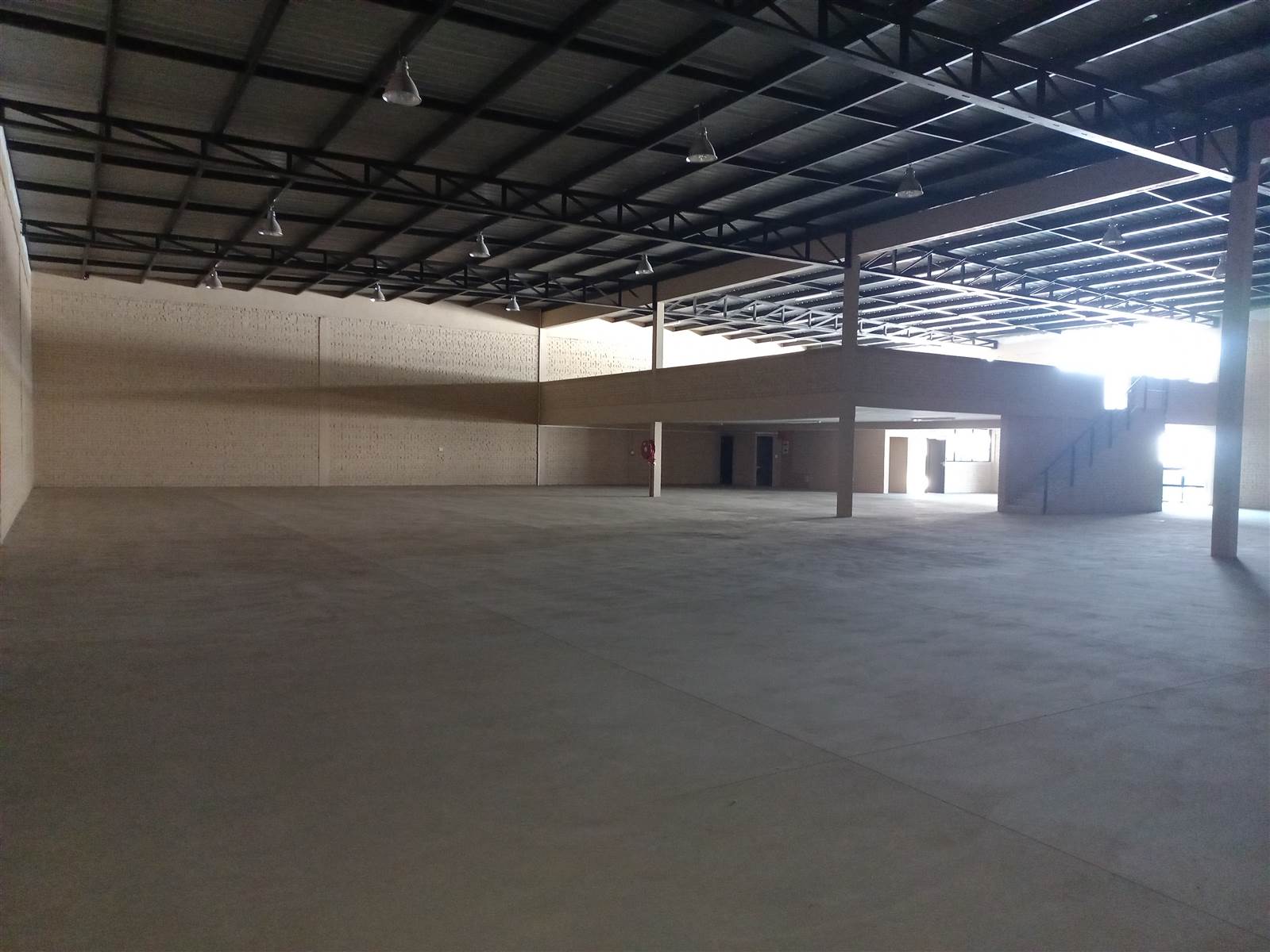 1309  m² Industrial space in Pomona photo number 3