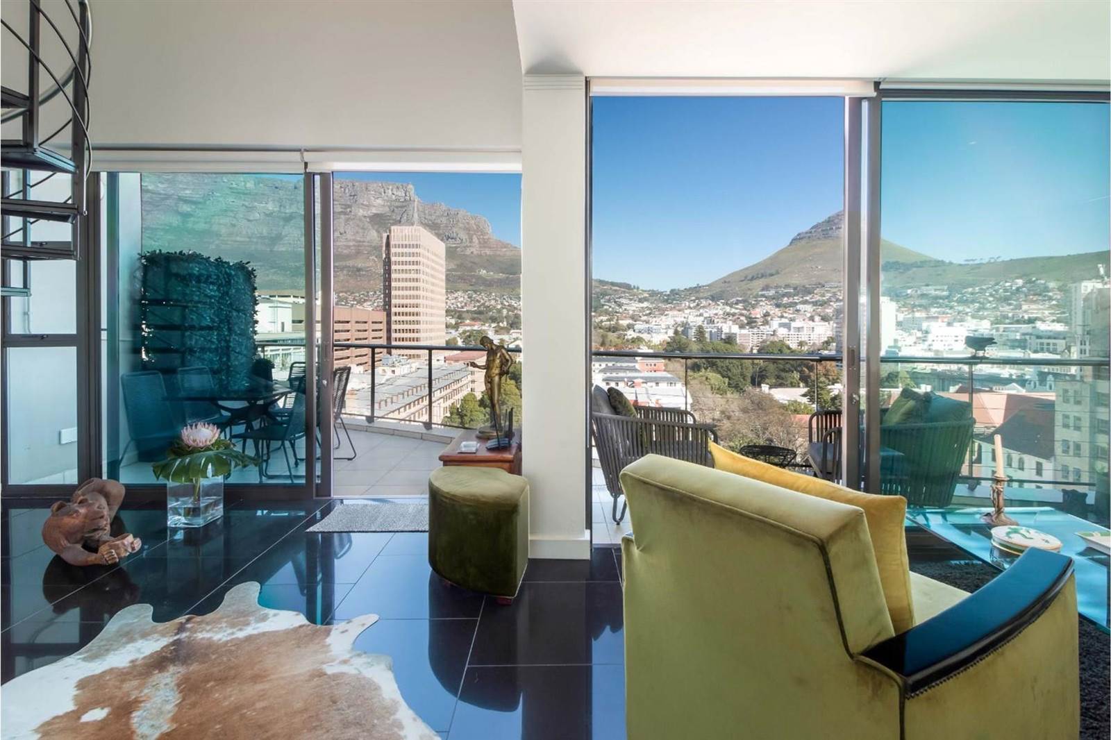 2 Bed Duplex in Cape Town City Centre photo number 3