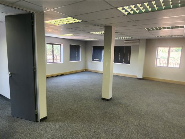 313.399993896484  m² Commercial space