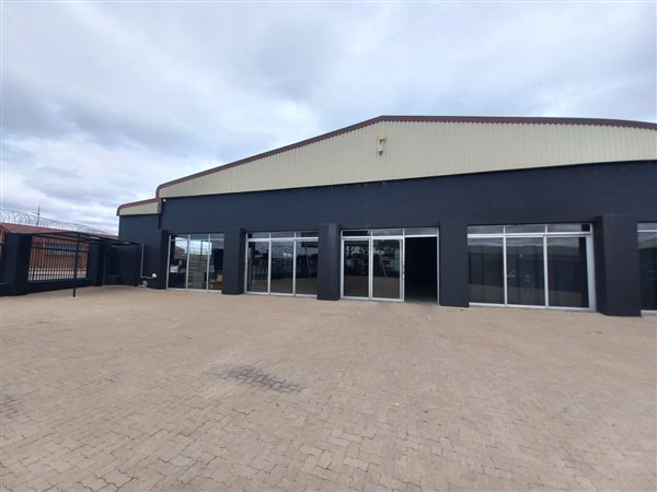 1 000  m² Commercial space