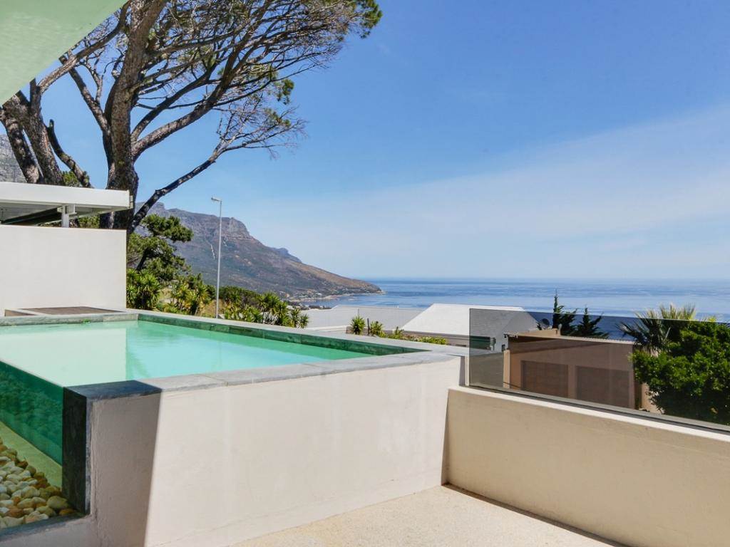 4 Bed Townhouse in Camps Bay photo number 2