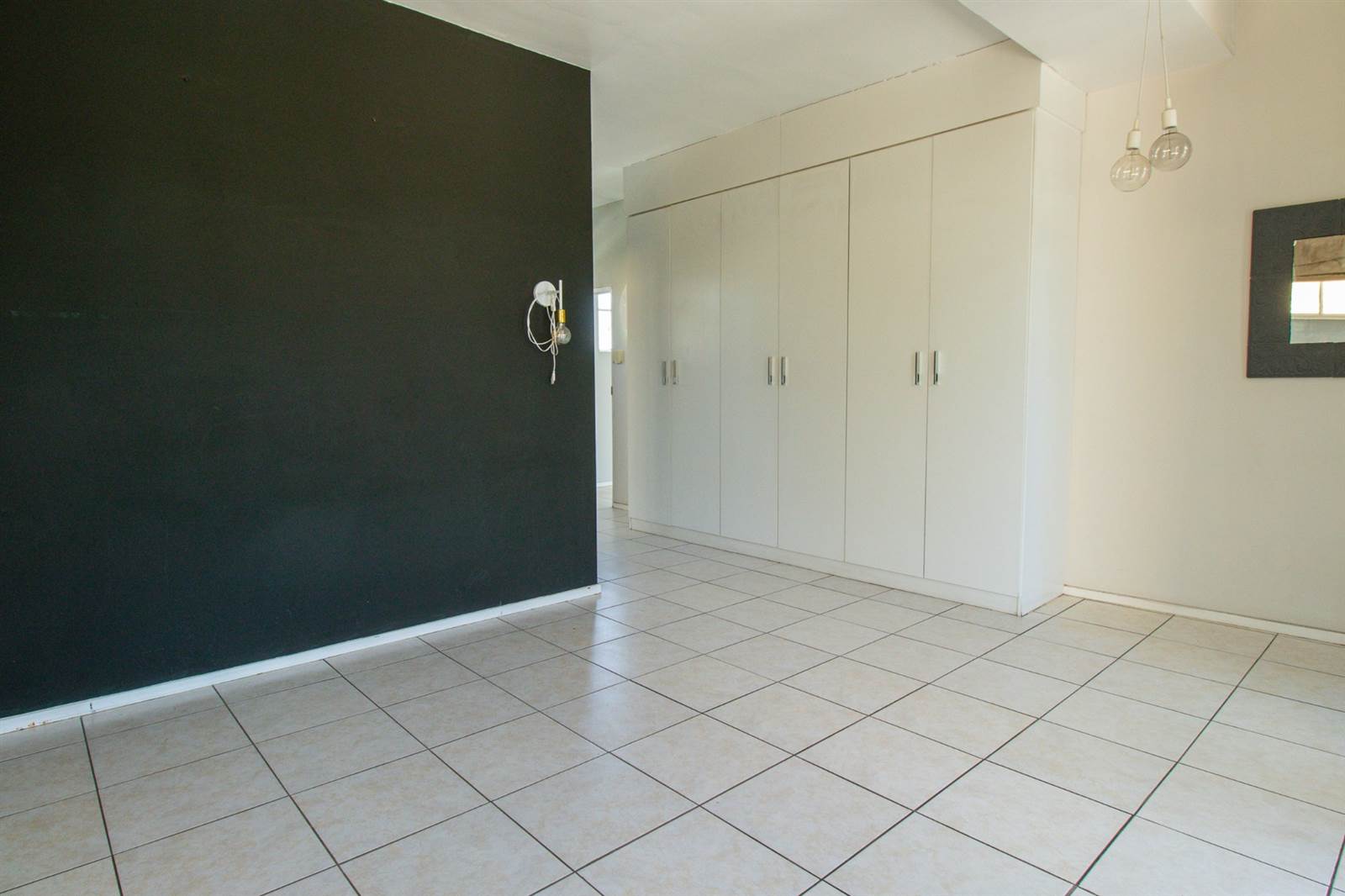 2 Bed Apartment in Greenside photo number 9