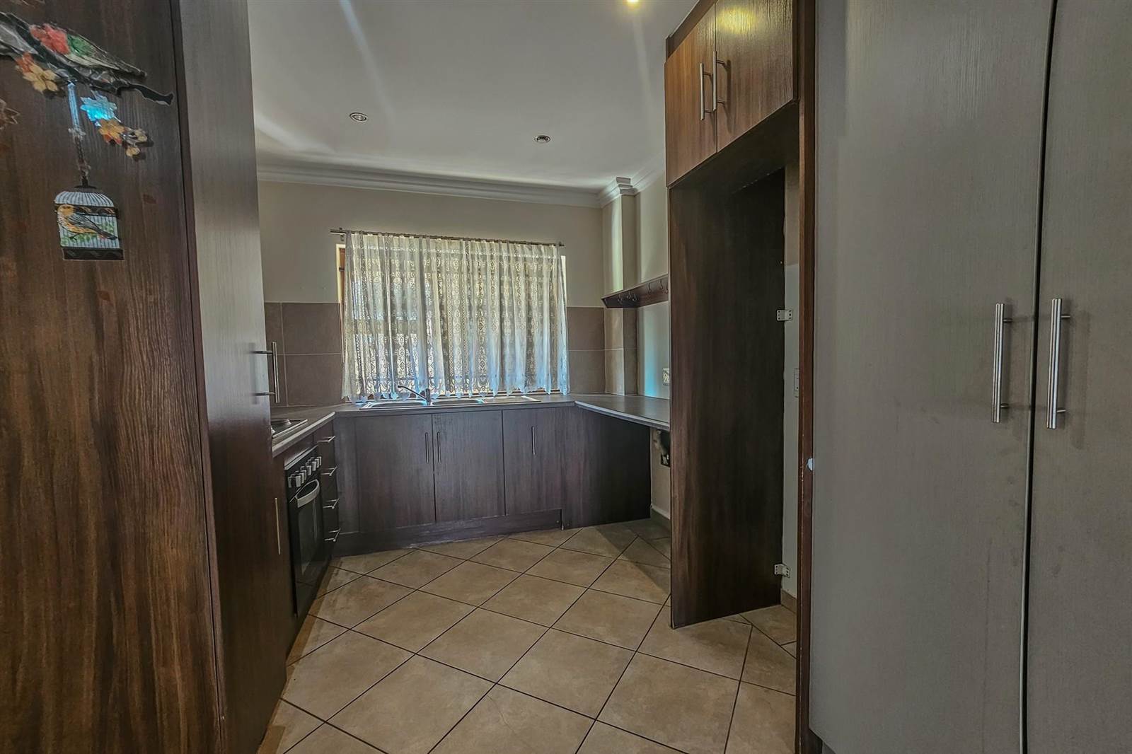 2 Bed Townhouse in Hartbeespoort Dam photo number 8