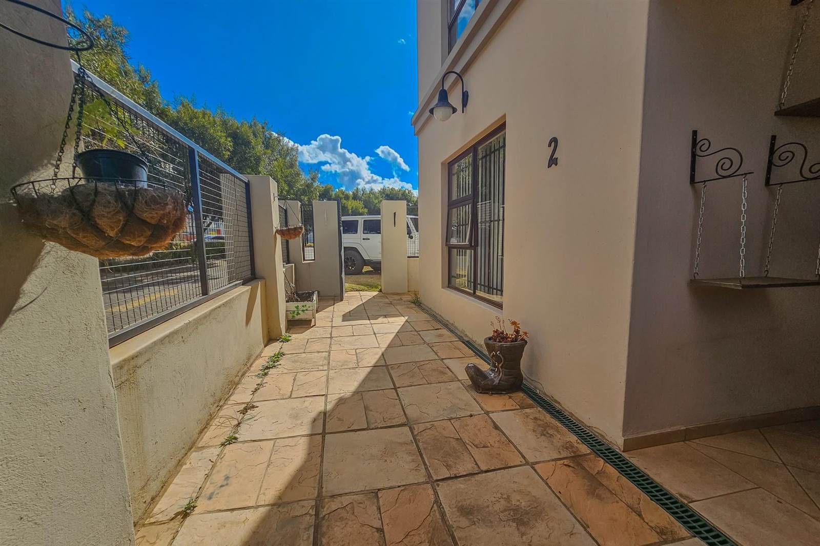 2 Bed Townhouse in Hartbeespoort Dam photo number 5