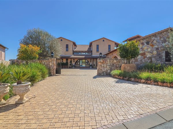 4 Bedroom House 4 Bedroom House